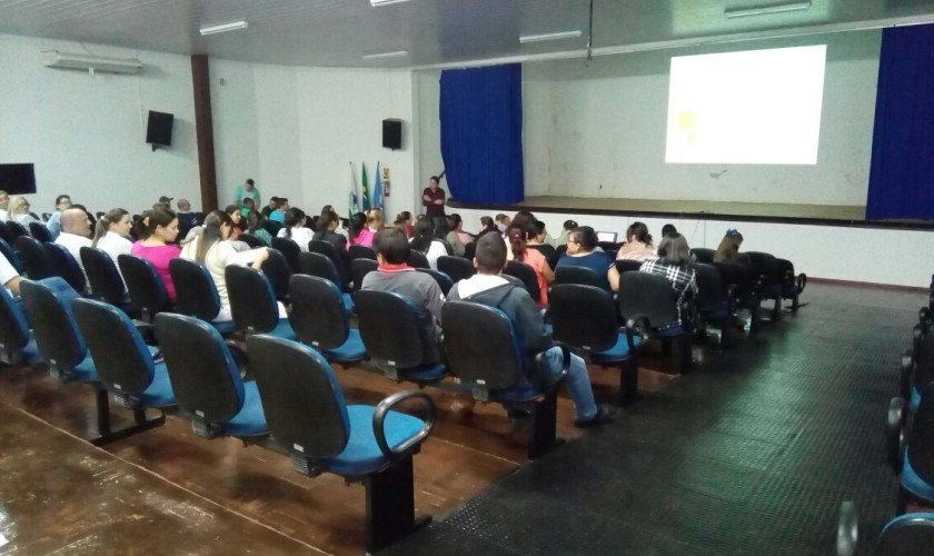 Secretaria de Saúde faz reunião para avaliar setor de transporte e agendamentos