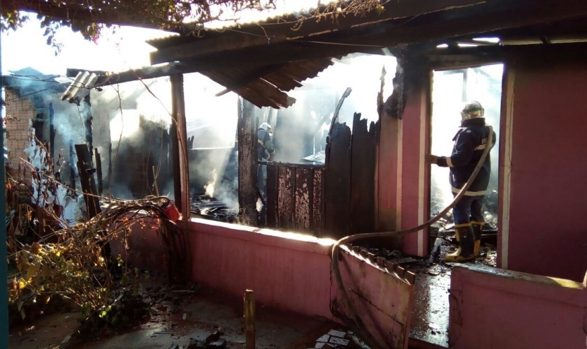Incêndio destrói residência em Capitão