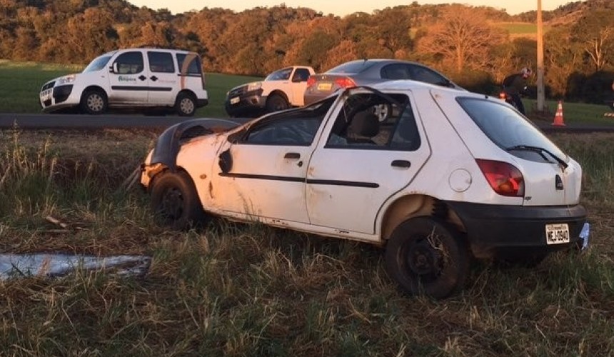 Homem de 74 anos morre em capotamento na PR-886
