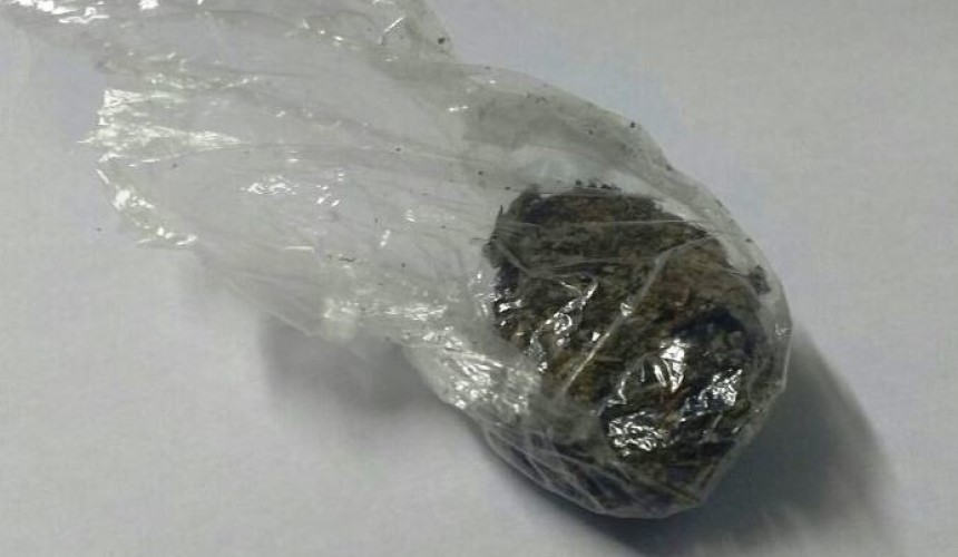 Adolescente é abordado na rua em Capitão  com porção de maconha