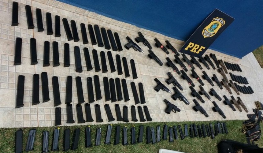 PRF apreende 32 pistolas e três mil munições em Santa Tereza do Oeste