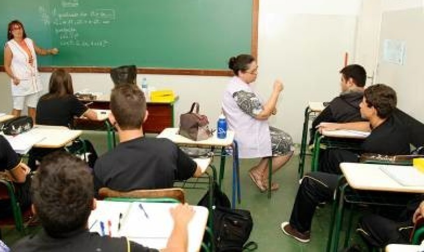 Deputado Pacheco denuncia falta de professores para atender alunos especiais em Nova Prata