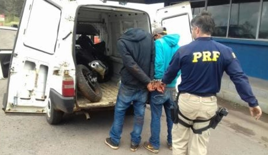 PRF de Lindoeste recupera carro e motocicleta