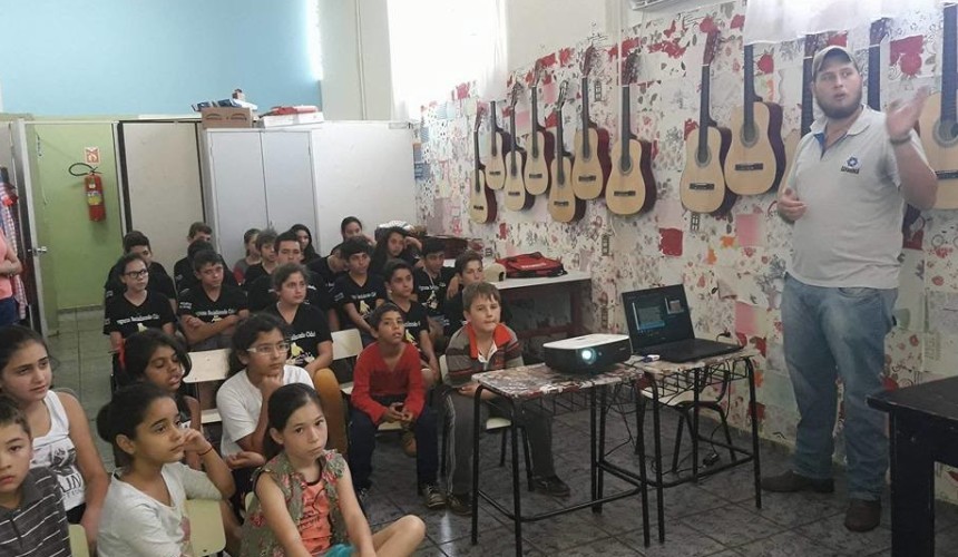 Alunos de projeto Social de Capitão recebem orientações de manejo do solo