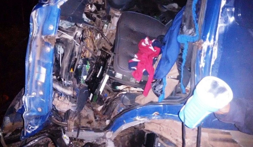 Colisão entre caminhões na BR 163 em Capitão deixa um motorista preso nas ferragens