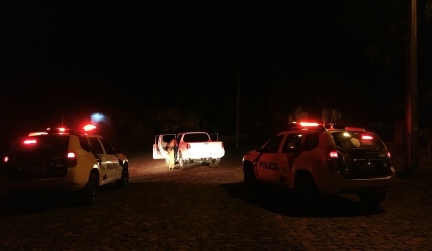 PM recupera caminhonete furtada e apreende arma em Capanema
