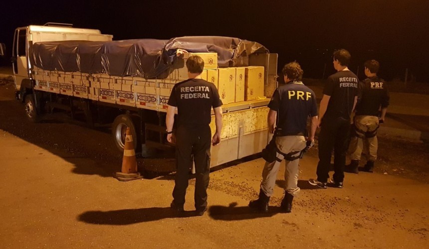 PRF e Receita Federal apreendem na BR 163 cigarros contrabandeados