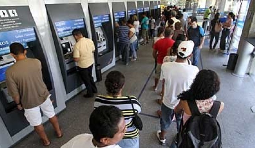 Bancos fecham nesta quinta, feriado de 12 de Outubro, mas funcionam normalmente na sexta