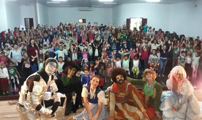 Espetáculo O Mágico de OZ foi apresentado para alunos da rede municipal de Capitão