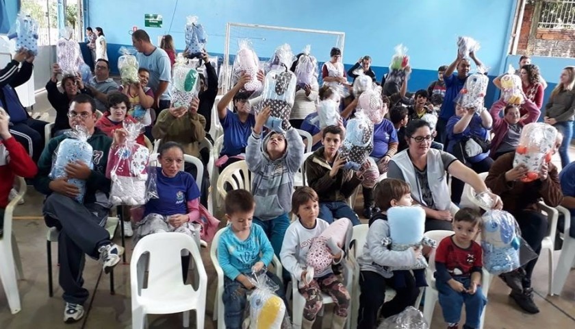 Projeto Naninhas do Bem faz doação para alunos da APAE de Capitão