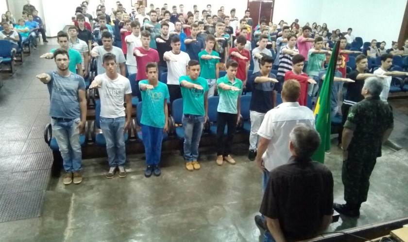 118 jovens participam da entrega CDI Certificado de Dispensa de Incorporação em Capitão