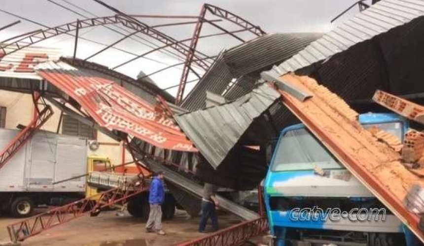 Temporal deixa estragos em Cascavel