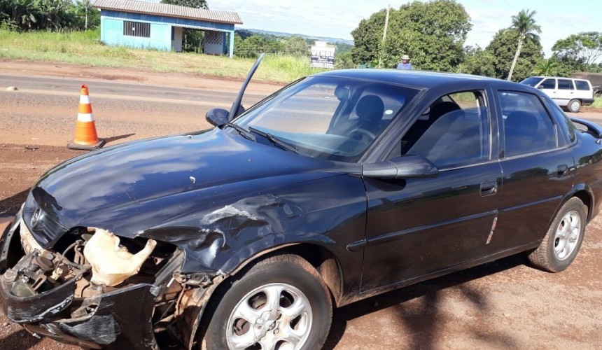Colisão entre Vectra e moto deixa duas pessoas gravemente feridas em Capitão