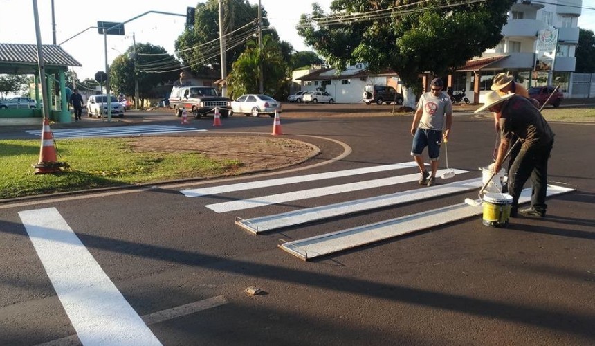 Prefeitura de Capanema trabalha na sinalização horizontal das vias urbanas
