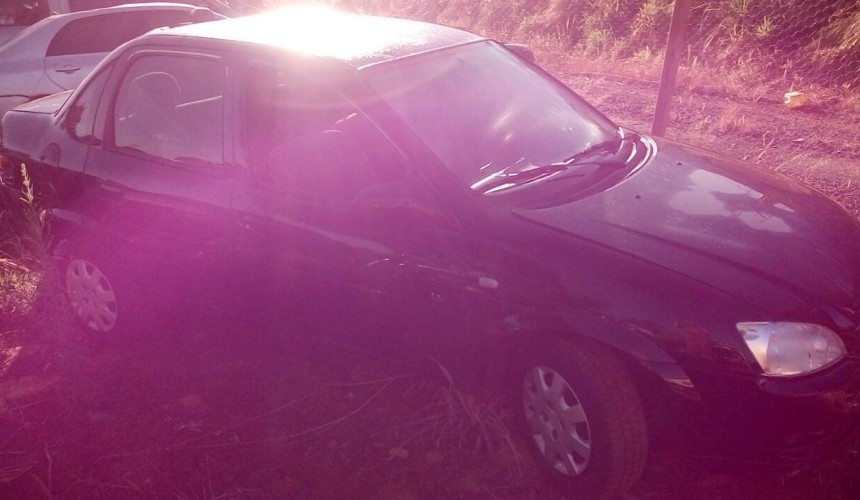 Veiculo Corsa é encontrado abandonado no interior de Santa Lúcia