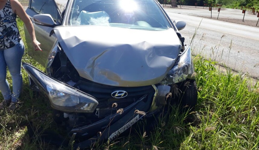 Colisão lateral entre dois veículos no Trevo da BR 163 em Capitão