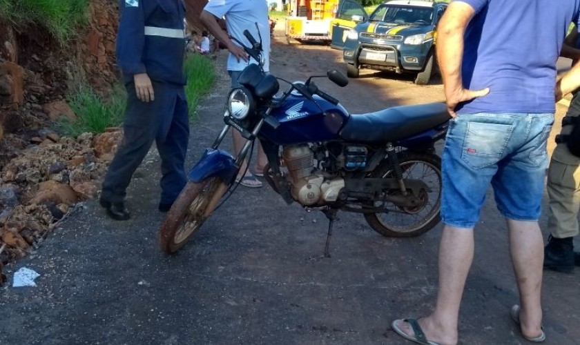 Motoqueiro cai de moto na BR 163 em Santa Lucia