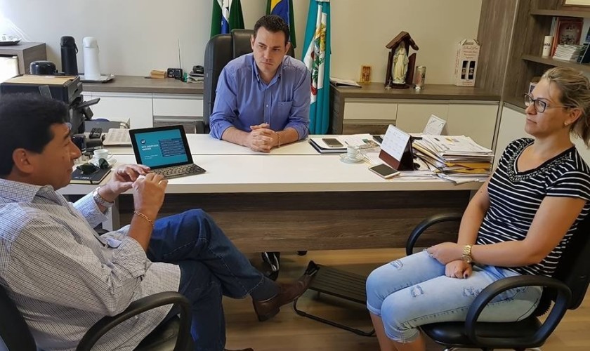 Representante do Senai apresenta cursos de capacitação ao Prefeito em Exercício de Capitão Elisandro