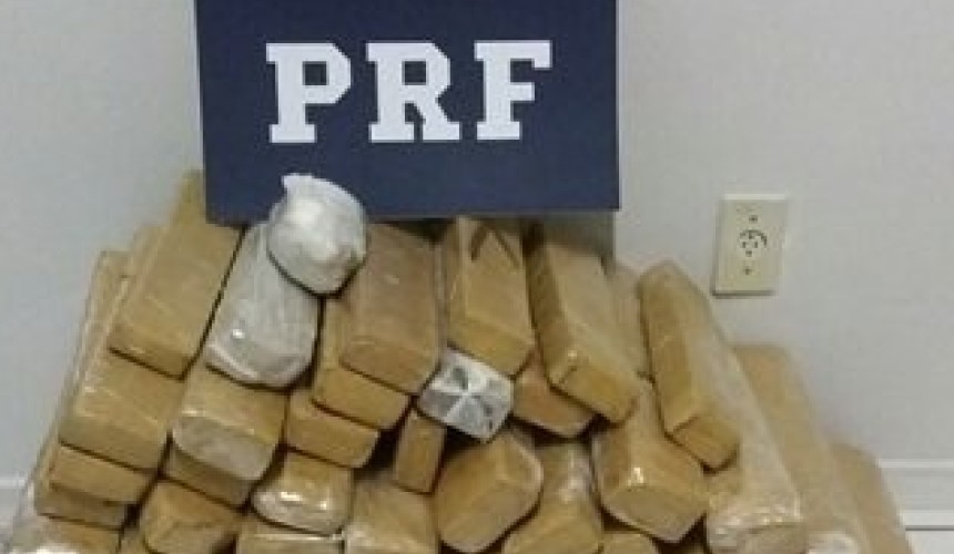 PRF apreende 65 kg de maconha em veículo na BR 163, em Capanema