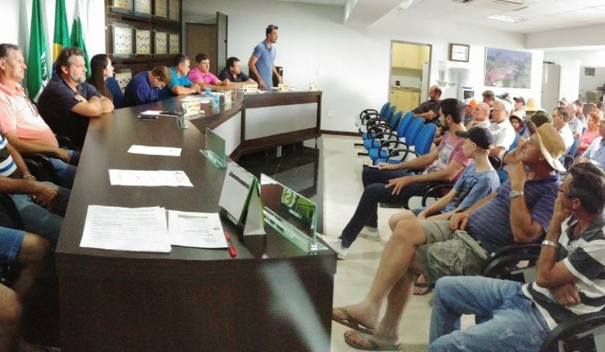 Três Associações de Agricultores de Nova Prata do Iguaçu recebem plantadeiras