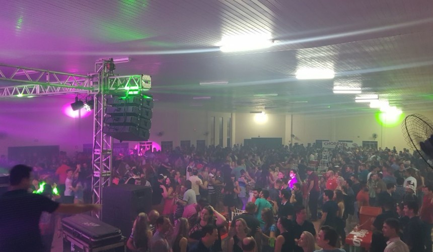 Baile do Chopp lota centro de eventos em Santa Lucia