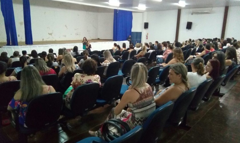 Cerca de 150 professores da rede municipal recebem formação para o inicio do ano letivo