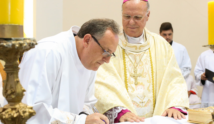 Com igreja lotada, Frei Luís toma posse como novo pároco da igreja Católica de Capitão