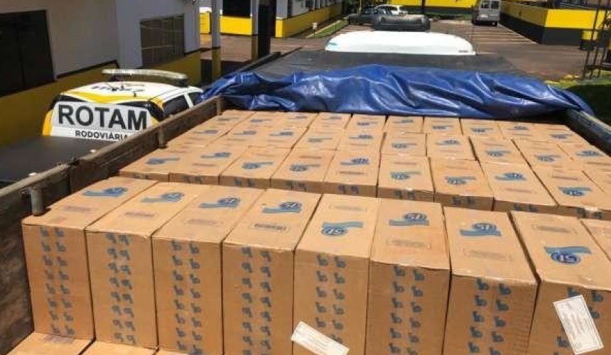 Rotam apreende caminhão com 200 caixas de cigarros em Boa Vista da Aparecida
