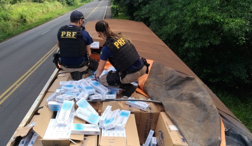 Com apoio de helicóptero, PRF apreende na BR 163 R$ 1,5 milhão em cigarros contrabandeados