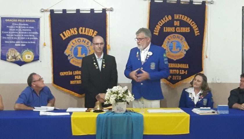 Lions Club de Capitão empossa novos associados e recebe visita do governador do distrito