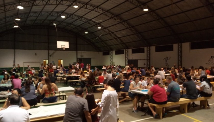 Jantar realizado pela APMF do Colégio Castro Alves de Capitão serviu mais de 500 pessoas