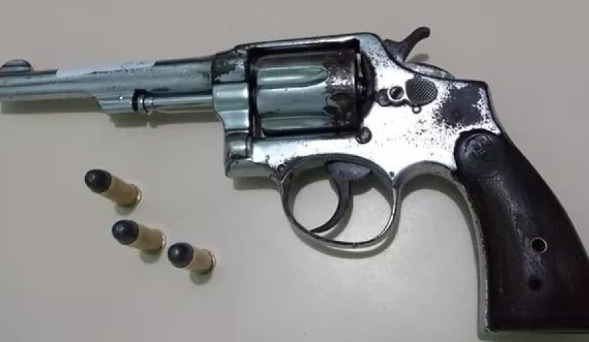 Homem ameaça ex-namorada com revólver e acaba preso em Nova Prata