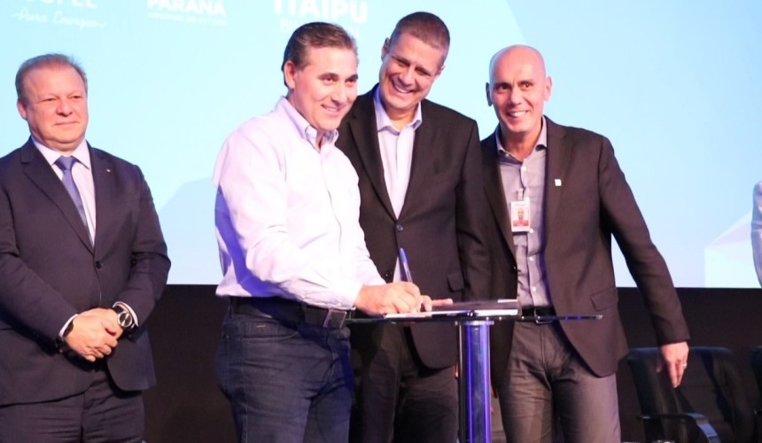 Prefeito de Boa Vista da Aparecida participa de evento que para assinatura de  o acordo para construção de 20 casas populares