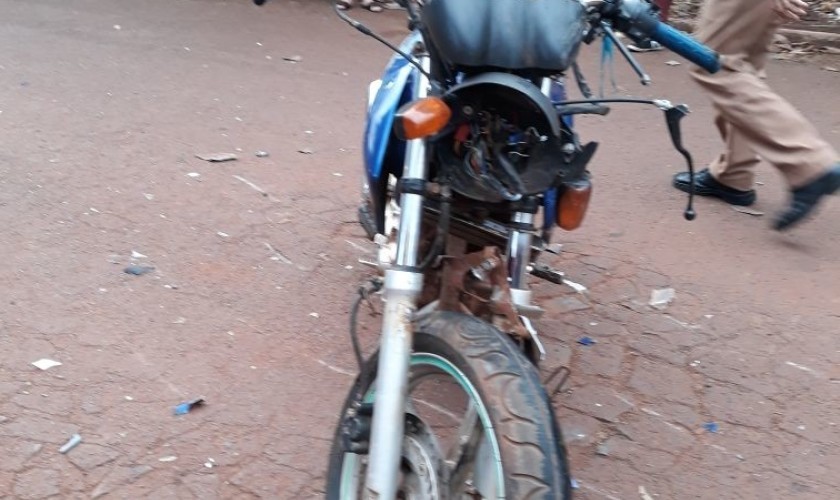 Acidente entre Kadett e moto deixa duas pessoas feridas em Capitão