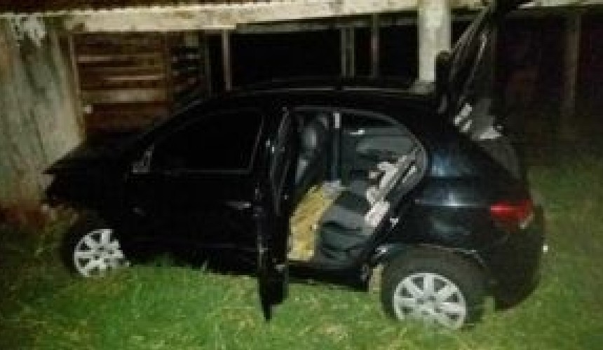 Nova Prata: Transportando maconha, motorista colide em estrebaria tentando fugir da PM