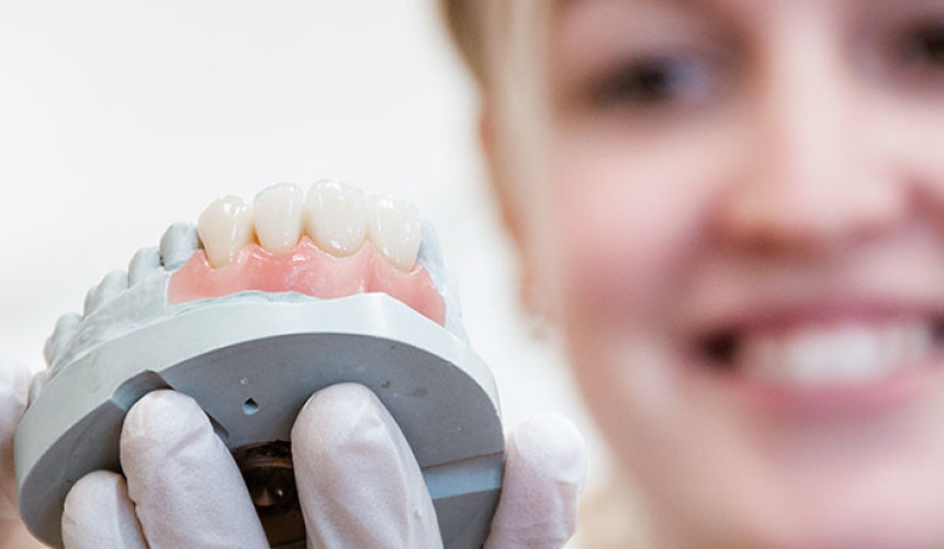 Secretaria de Saúde de Boa Vista entrega cerca de 80 próteses dentárias à população