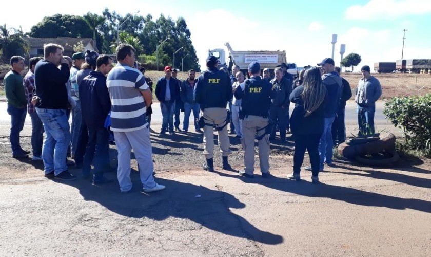 Caminhoneiros de Capitão chamam população para paralisação