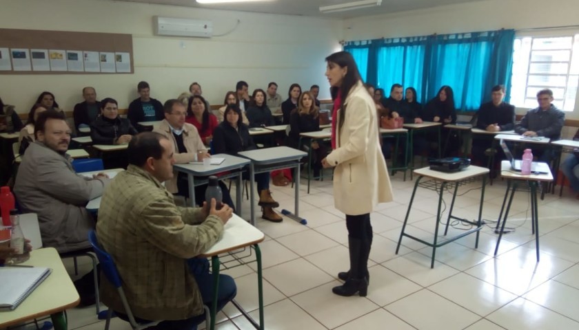Núcleo Regional de Educação realiza curso de capacitação para professores e funcionários da rede estadual em Capitão