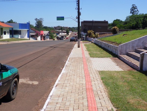 Construção de calçadas e a colocação de grama em Boa Esperança do Iguaçu