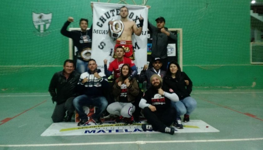 Atletas de Capitão conquistam cinturão em torneio de Kickboxing em Matelândia
