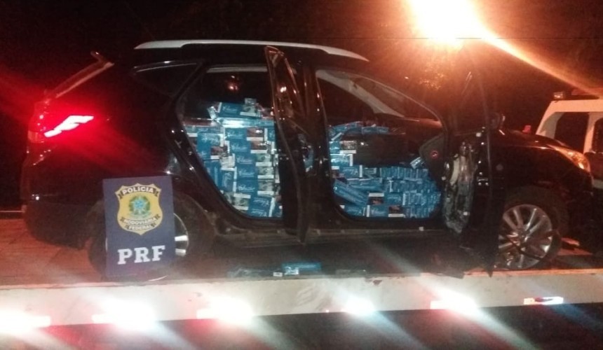 PRF recupera veículo roubado que estava carregado com cigarros paraguaios na BR 163 em Realeza
