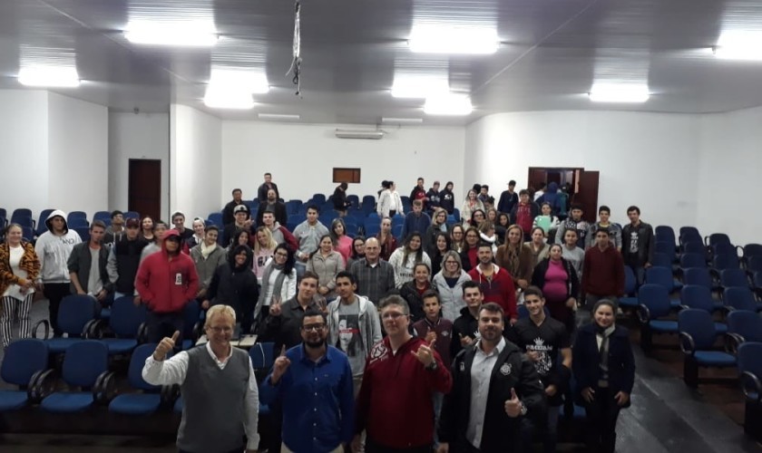 Palestra de prevenção ao uso de drogas é ministrada a jovens e adolescentes de Capitão