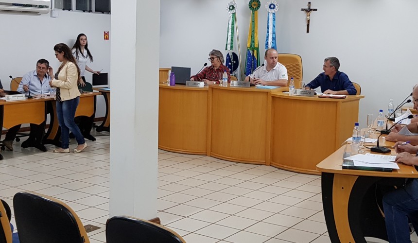 Quatro projetos e duas indicações foram aprovados na sessão da Câmara de Capitão