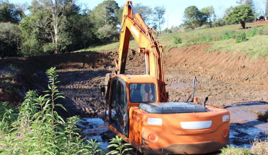 Prefeitura de Nova Prata do Iguaçu estimula piscicultura com abertura de tanques escavados