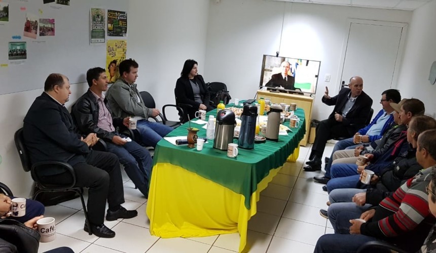 Sicredi promove Café com o Presidente para coordenadores de núcleo e imprensa em Capitão