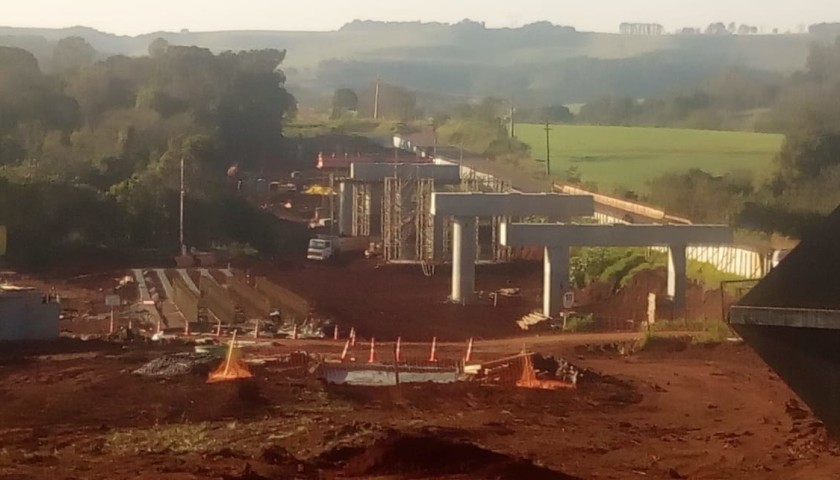 Construção da nova  ponte sobre o Rio Andrade em Capitão segue em ritmo acelerado