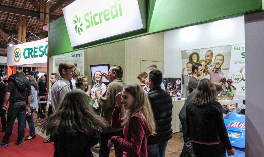 Sicredi recebe visitantes na 24ª Festa do Vinho e do Queijo