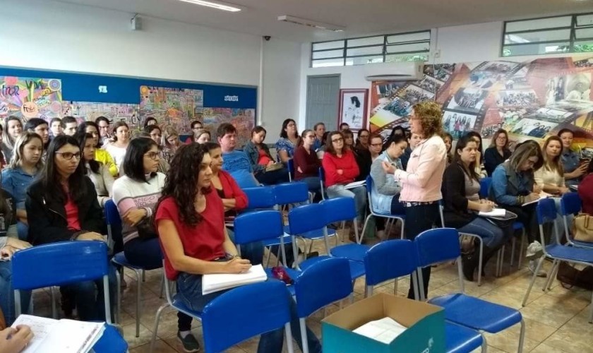 Professores participam de formação de aperfeiçoamento