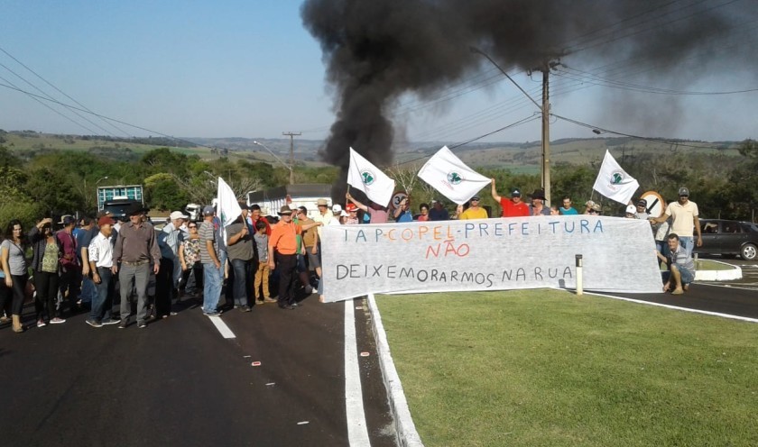 Agricultores atingidos pela Usina Baixo Iguaçu voltam a fechar acesso a Usina José Richa