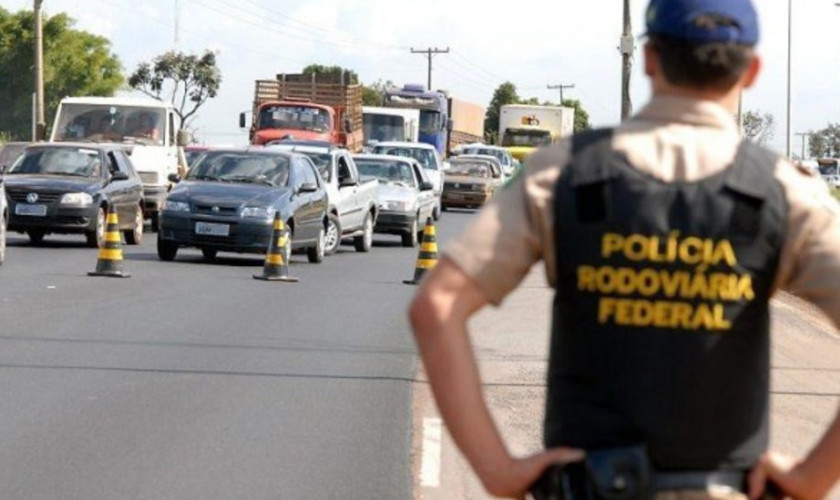 PRF orienta condutores durante período de férias escolares